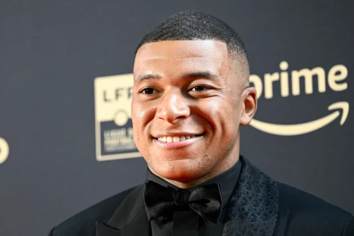 Kylian Mbappe 1 | Neutralne 2023