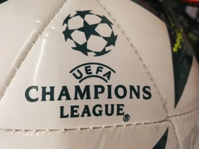 Liga Mistrzów - logo 11 piłka